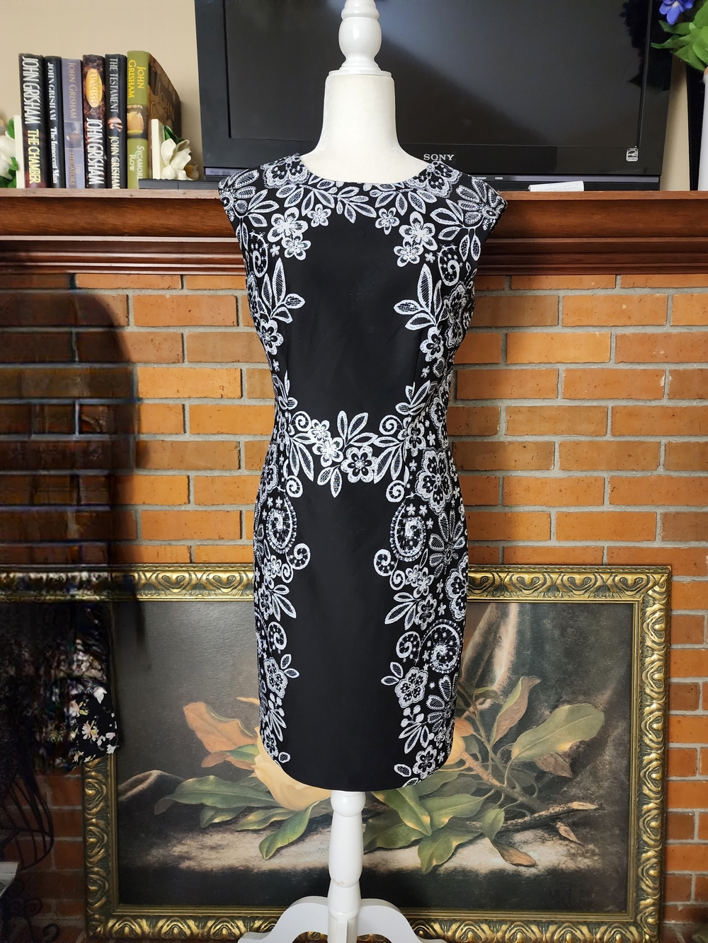 Madison Leigh Black Dress with White Floral Print Sz 8